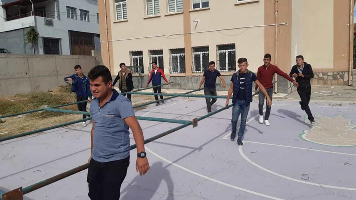 Eski Okul Binamıza Oyunda Kal Projesi Kapsamında Yapılan Basketbol Sahamızı Taşıyoruz